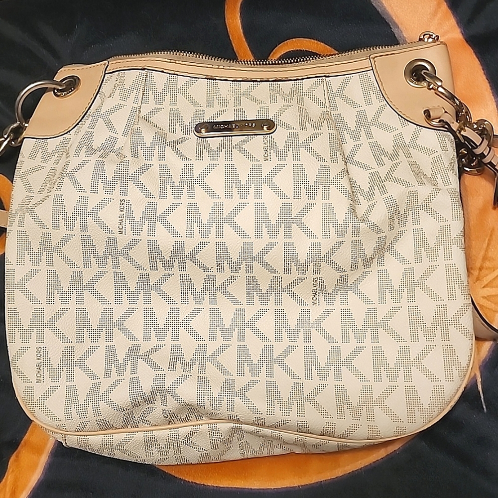 Cross body purse